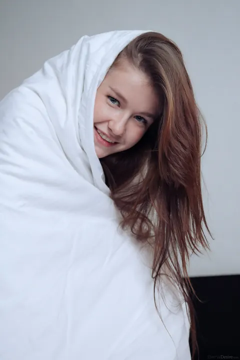 Emily Bloom: Skinny Ukrainian Brunette Undresses and Flaunts Her Figure – photo 7 of 20