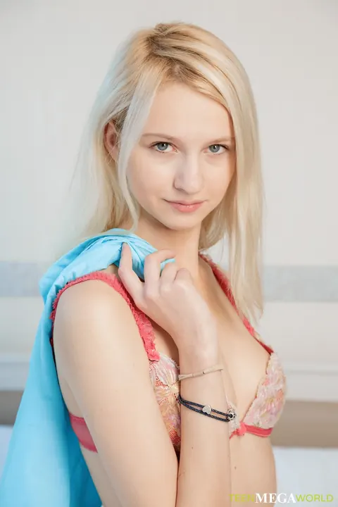 Slim Blonde Strips Off Her Lingerie and Spreads Her Hairy Pussy – photo 5 of 20