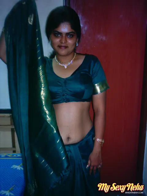 Thick Indian Woman Strips Out of Her Lingerie on the Bed – photo 2 of 15