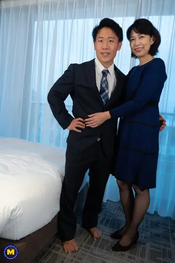 Yoshiko Kitano – Mature Asian Brunette in Stockings Spreads Her Hairy Pussy for Sex