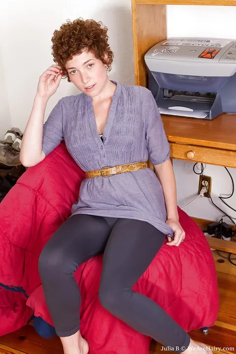 Busty Short-Haired Woman Strips Off Her Lingerie in the Office – photo 1 of 16