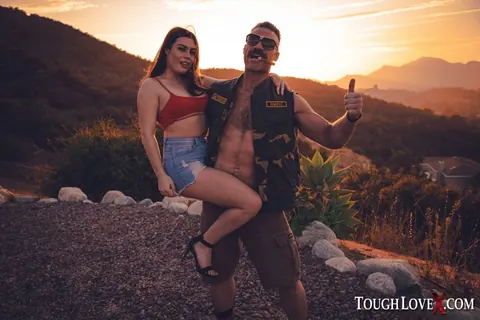 Veronica Valentine: Hairy Thick Brunette in Shorts Fucks in a Van – photo 1 of 20