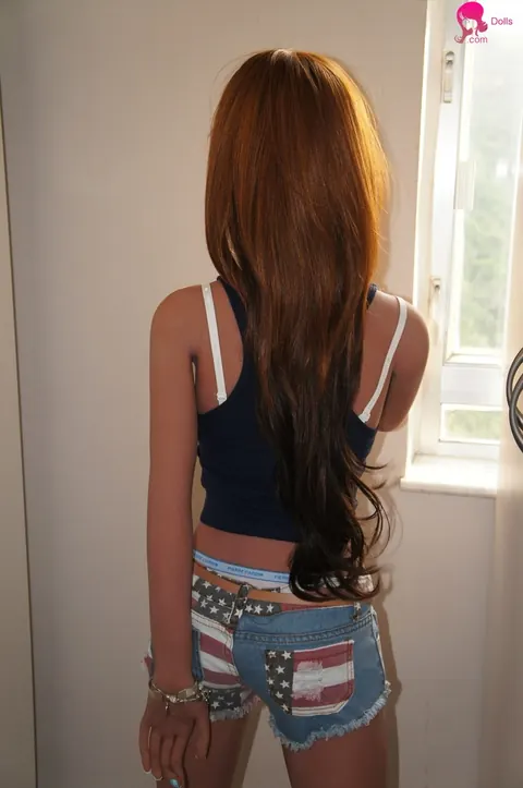 Brunette Strips Out of Her Shorts and Top – photo 13 of 18