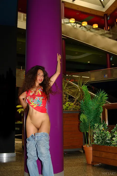 Redhead PAWG Strips Out of Her Jeans Outdoors – photo 14 of 21