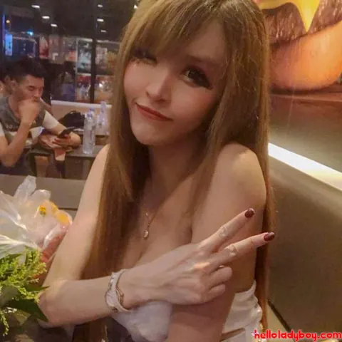 Busty Asian Trans Woman Poses Nude for Selfies – photo 11 of 20