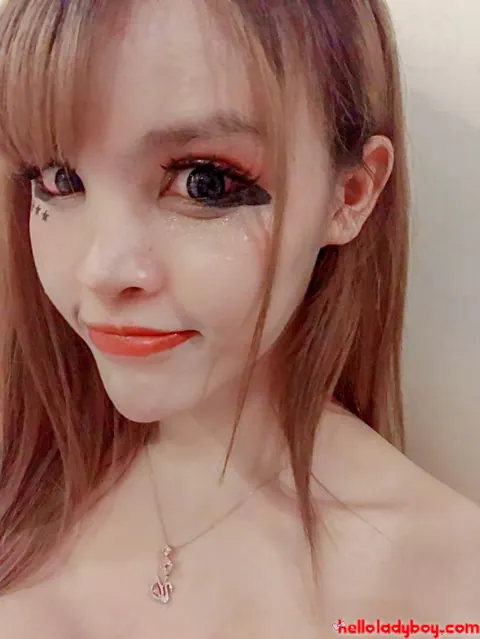 Busty Asian Trans Woman Poses Nude for Selfies – photo 15 of 20