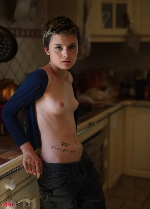 Caterina Foxy: Skinny Short-Haired Brunette Spreads Her Pussy in the Kitchen – photo 4 of 12
