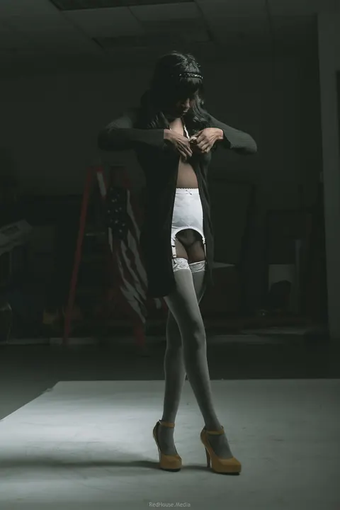 Ebony Woman in Stockings and Heels Poses Nude – photo 9 of 21