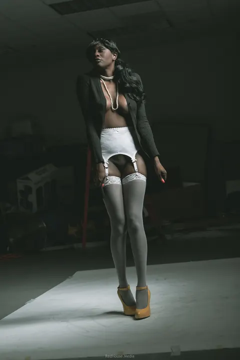 Ebony Woman in Stockings and Heels Poses Nude – photo 4 of 21