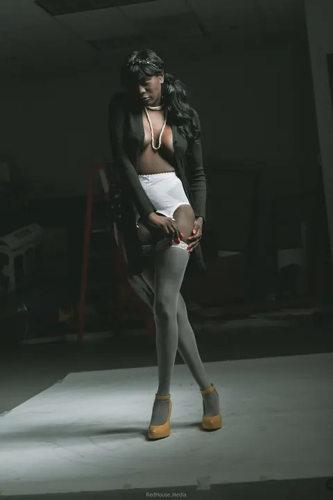 Ebony Woman in Stockings and Heels Poses Nude – photo 5 of 21