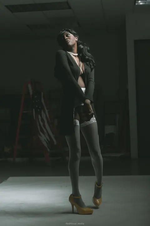 Ebony Woman in Stockings and Heels Poses Nude – photo 7 of 21