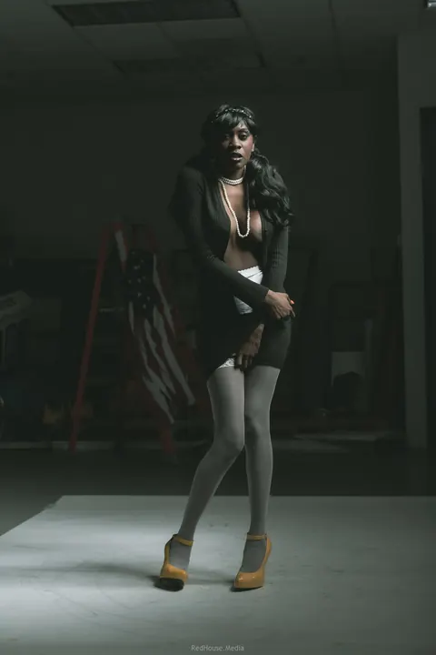 Ebony Woman in Stockings and Heels Poses Nude – photo 3 of 21