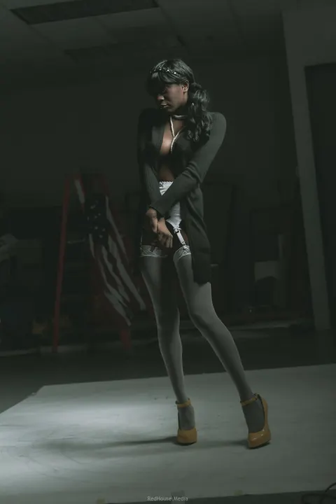 Ebony Woman in Stockings and Heels Poses Nude – photo 6 of 21