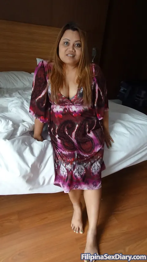 Curvy Asian MILF Gets Fucked Doggy Style Outdoors – photo 3 of 18