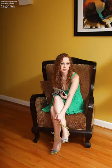 Busty Babe in High Heels Fists Her Shaved Pussy