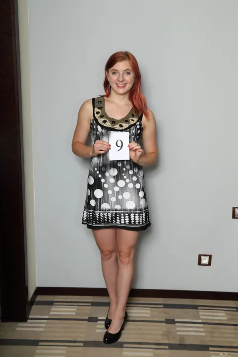 Vanessa Shelby: Czech Redhead Unveils Her Big Ass at the Casting – photo 3 of 20