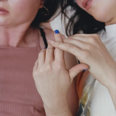 Maisy Taylor: European Lesbians Kiss Deeply Before Fingering and Licking Pussy – photo 5 of 11