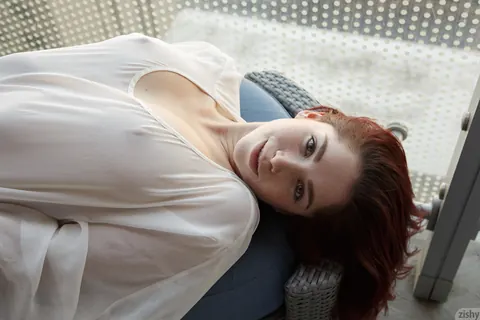 Jazz Reilly: Redhead Spreads Her Legs Outdoors – photo 7 of 11