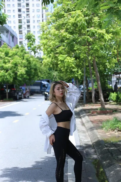 Petite Asian Babe Poses in Jeans Outdoors – photo 6 of 21
