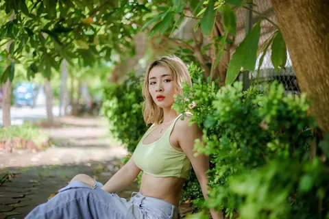 Petite Asian Babe Poses in Jeans Outdoors – photo 16 of 21