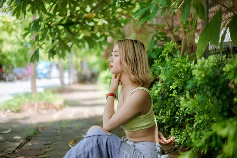 Petite Asian Babe Poses in Jeans Outdoors – photo 17 of 21