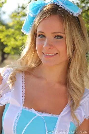 Elle Richie – Petite British Blonde Strips Out of Her Cosplay Dress Outdoors