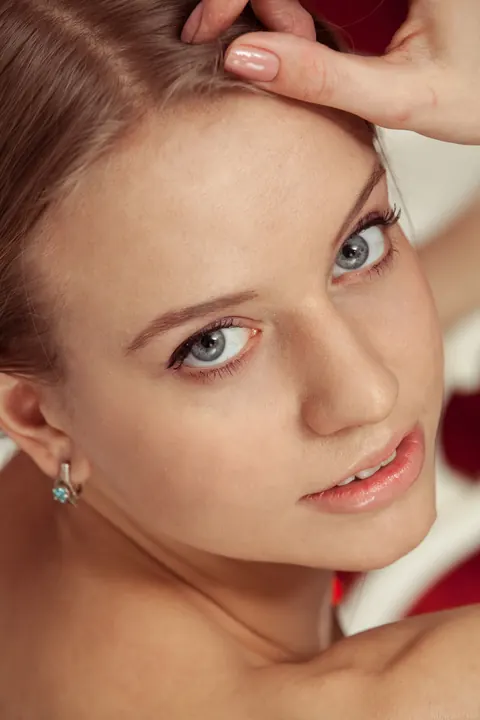 Kimberly Kace: Petite Ukrainian Blonde Reveals Her Natural Tits and Pussy – photo 18 of 21
