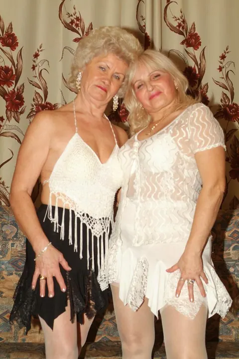 Blonde BBWs in Lingerie and Stockings Eat Each Other Out – photo 14 of 21