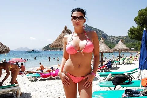 Aletta Ocean: Busty Brunette Flaunts Bikini and Glasses on the Beach – photo 2 of 16