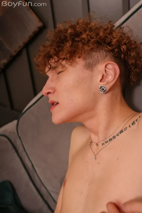 Slim Curly Guy Fingers Himself and Rides a Dildo – photo 19 of 21