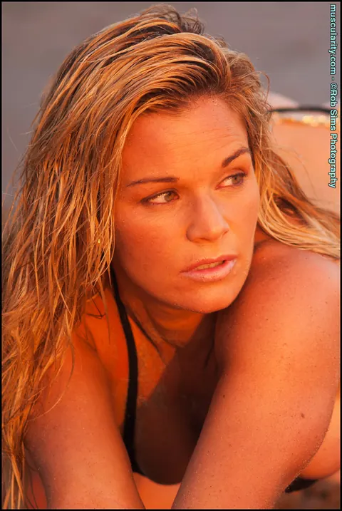 Michele Levesque: Blonde MILF with Big Tits Flaunts Her Bikini Body on the Beach – photo 15 of 15