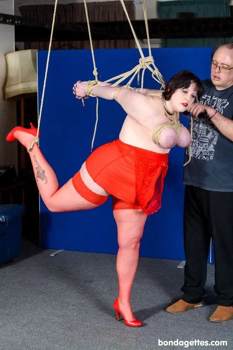 BBW with Big Tits Gets Tied Up by Her Partner – photo 18 of 21