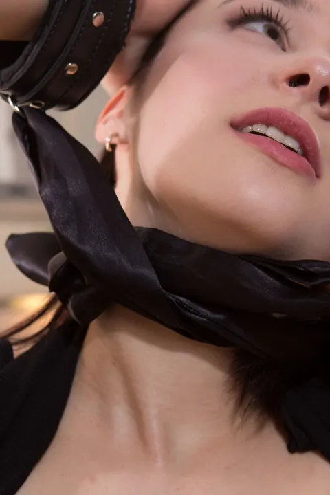 Tall Brunette Models Kiss and Have Lesbian Sex – photo 21 of 21
