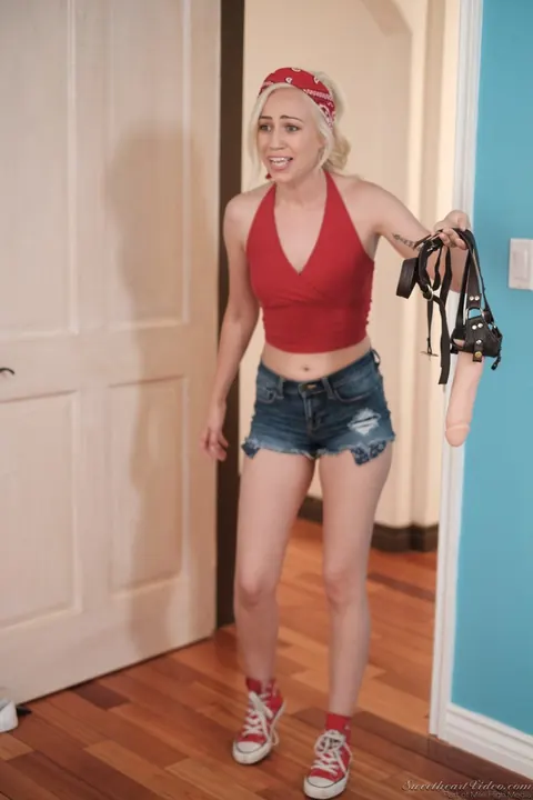 Jill Kassidy: Blonde Fucks Brunette with a Strap-On and Licks Her Pussy – photo 1 of 17