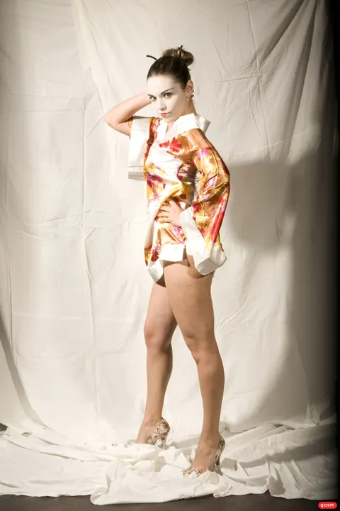 BIANCA CASANOVA: Japanese Brunette Strips Nude and Turns to Show Her Body – photo 2 of 14