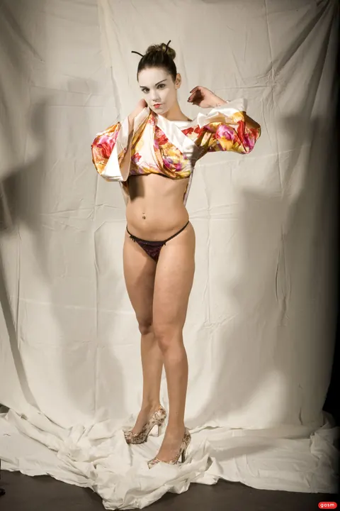 BIANCA CASANOVA: Japanese Brunette Strips Nude and Turns to Show Her Body – photo 5 of 14