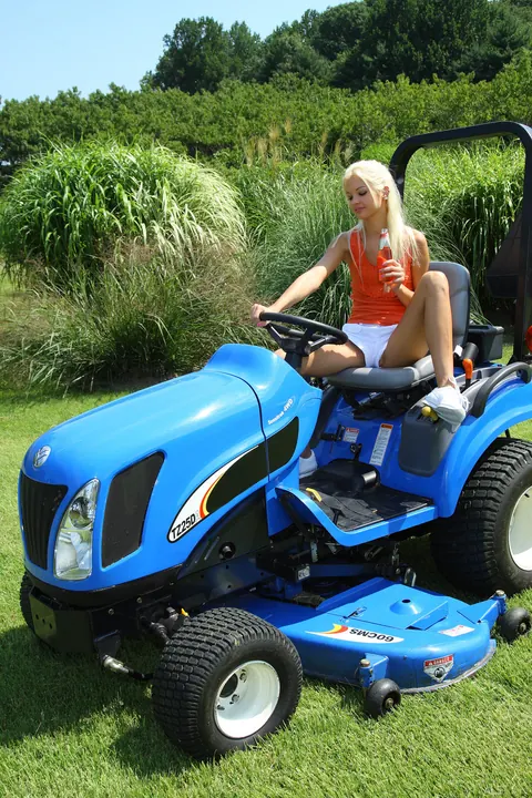 Franziska Facella: Skinny German Blonde Spreads Her Shaved Pussy Outdoors – photo 1 of 21