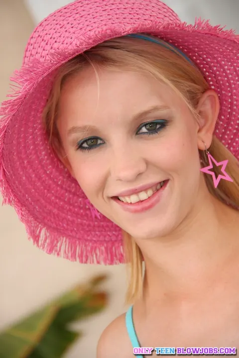 Missy Mae: Petite Blonde Strips to Show Her Big Natural Tits – photo 2 of 17