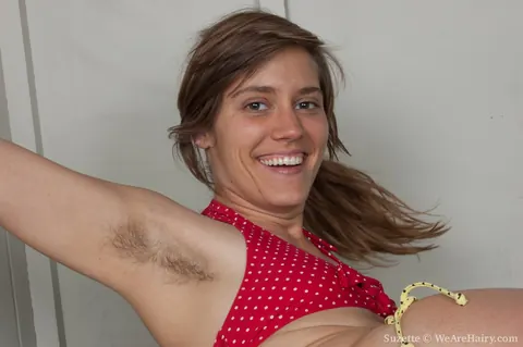 Hairy Babe in a Bikini and Glasses Spreads Her Pussy Wide – photo 4 of 21