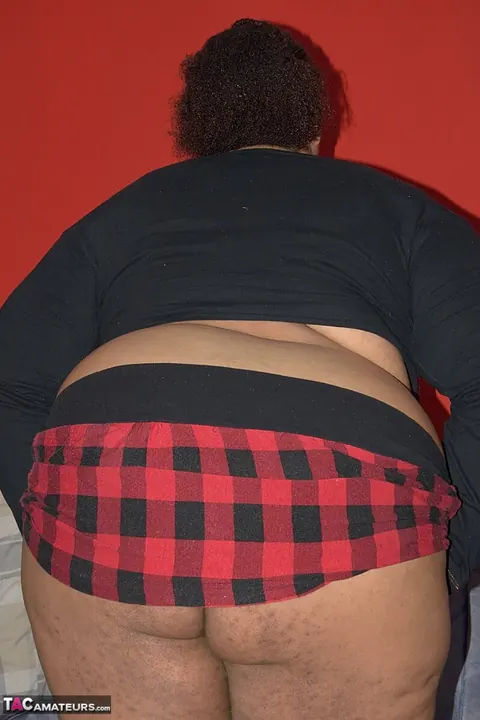 Ebony BBW with Big Tits Fingers and Spreads Her Pussy – photo 5 of 20