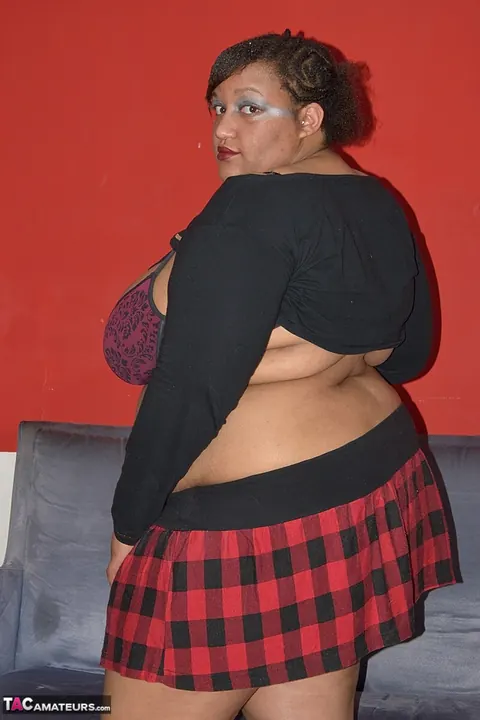 Ebony BBW with Big Tits Fingers and Spreads Her Pussy – photo 4 of 20