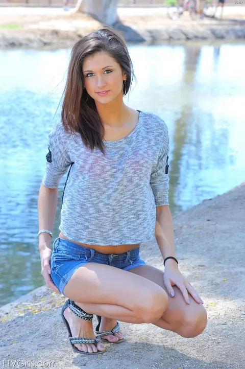 Presley Dawson: Tall Skinny Brunette Strips Naked on Public Sidewalk – photo 9 of 16