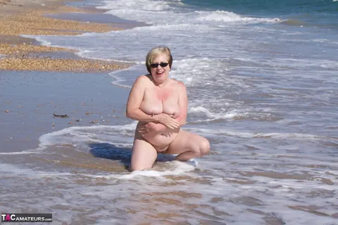 Tattooed British MILF Strips Out of Her Bikini on the Beach in Glasses – photo 20 of 20