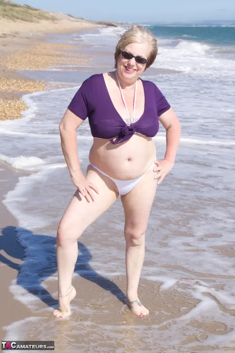 Tattooed British MILF Strips Out of Her Bikini on the Beach in Glasses – photo 1 of 20