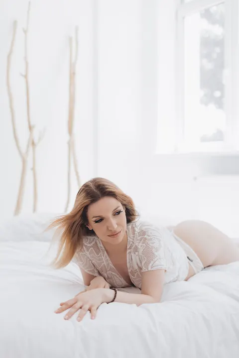 Tattooed Redhead Poses in Lingerie and Stockings – photo 15 of 21