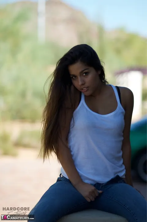 PAWG in High Heels Strips Out of Her Jeans Outdoors – photo 10 of 16