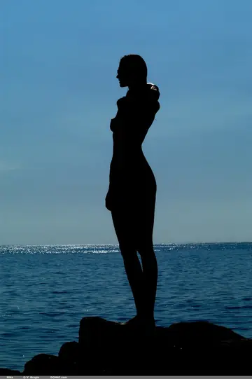 Nika R – Tall Skinny Woman Strips Out of Her Panties Outdoors