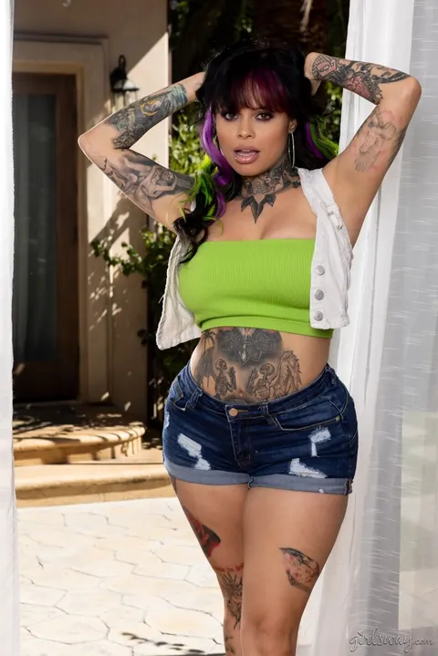 Whitney Wright: Latina Lesbians Lick and Finger in a Threesome – photo 1 of 15