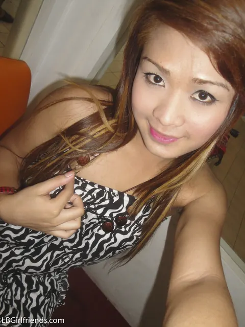 Thai Trans Woman Undresses and Poses Nude for the Camera – photo 16 of 17