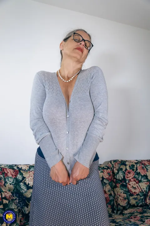 Busty Tina: Mature Woman with Big Natural Tits Spreads Wide on the Sofa – photo 2 of 11